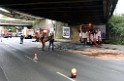 LKW blieb unter Bruecke haengen Koeln Ehrenfeld Innere Kanalstr Hornstr P348